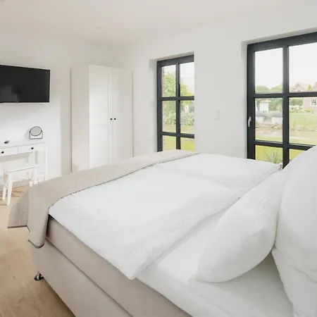 Kuesten Suite Nord - Direkte Wasserlage, Terrasse, 70Qm Greetsiel Exterior photo